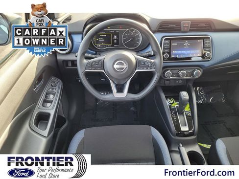 Used 2025 Nissan Versa SV image 9