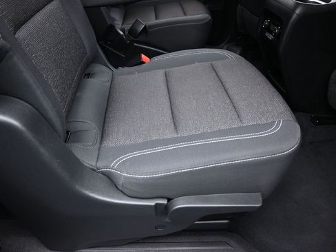 Used 2025 Chevrolet Traverse LT FWD image 39