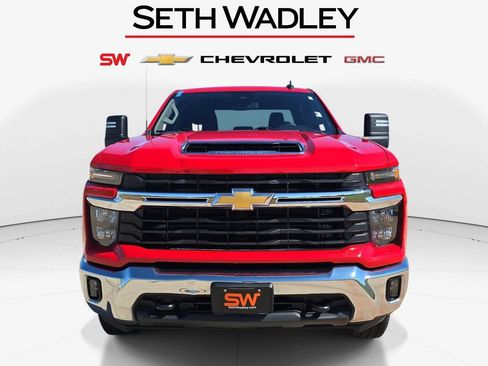 Used 2024 Chevrolet Silverado 2500 LT AWD/4WD image 2