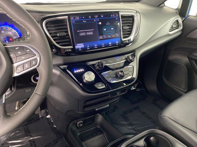 Used 2026 Chrysler Pacifica Select FWD image 27
