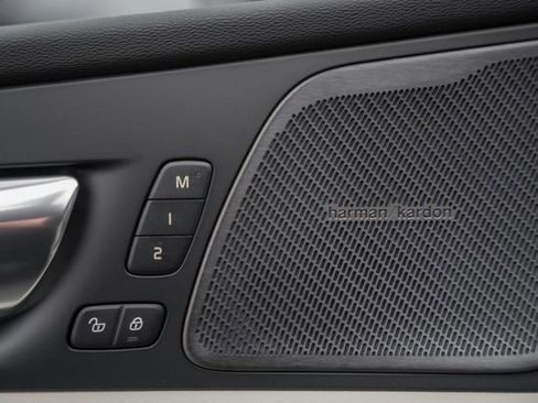 New 2026 Volvo XC60 T8 Ultra w/ Protection Package Premier image 39