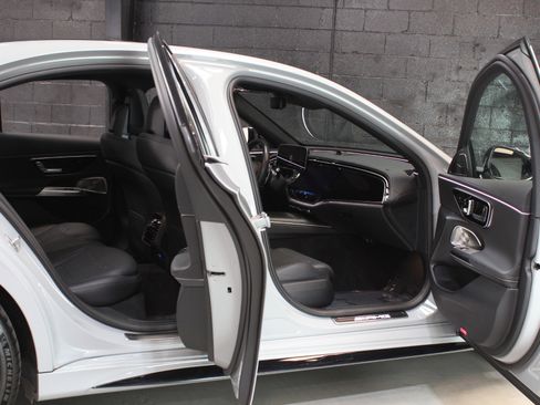 Used 2025 Mercedes-Benz E 53 AMG e 4MATIC Sedan image 34