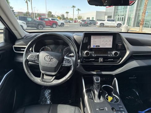 Used 2023 Toyota Highlander XLE FWD image 18