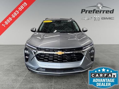 Used 2025 Chevrolet Trax LT FWD image 12