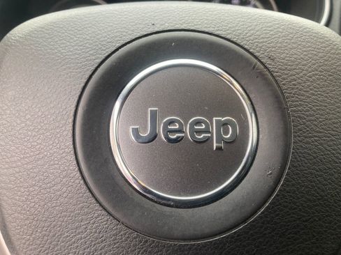 Used 2019 Jeep Cherokee Limited image 26