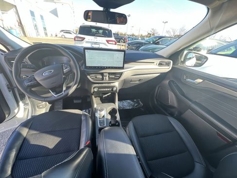 Certified 2025 Ford Escape SE image 23