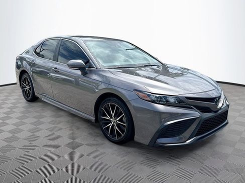Used 2022 Toyota Camry SE FWD image 4