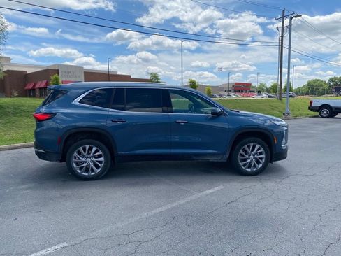 Used 2025 Buick Enclave Preferred FWD image 8