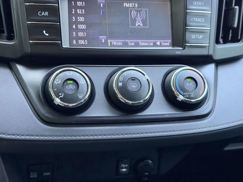 Certified 2018 Toyota RAV4 LE FWD image 5