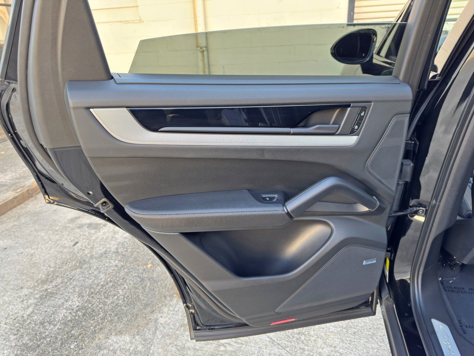Used 2024 Porsche Cayenne S w/ Premium Package AWD/4WD image 47