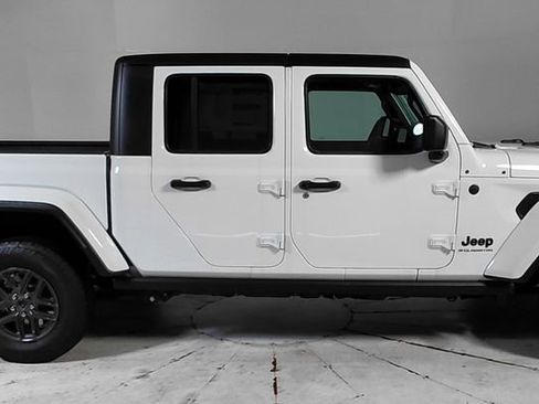 New 2025 Jeep Gladiator Sport AWD/4WD image 8