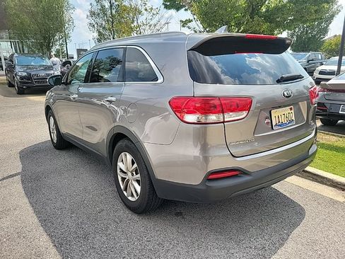 Used 2018 Kia Sorento AWD image 4