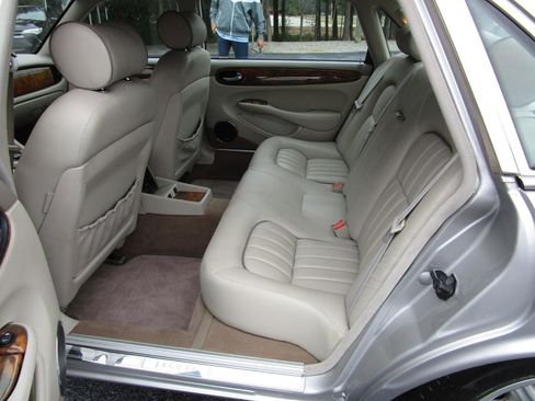 Used 2001 Jaguar XJ8 image 15