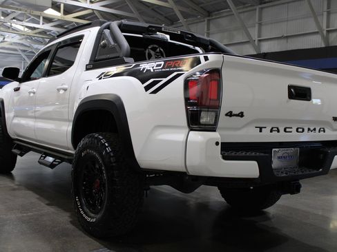 Used 2017 Toyota Tacoma TRD Pro AWD/4WD image 10