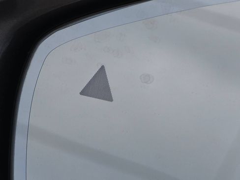 Used 2020 Chrysler Pacifica Limited FWD image 9