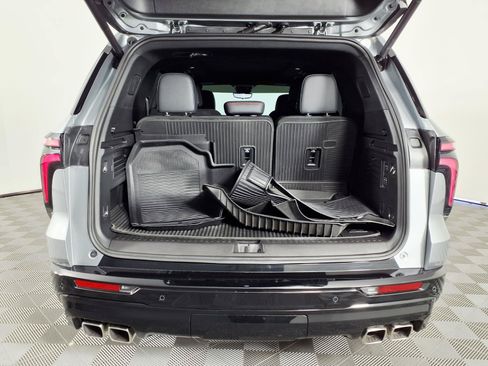 Used 2024 Chevrolet Traverse RS AWD/4WD image 8