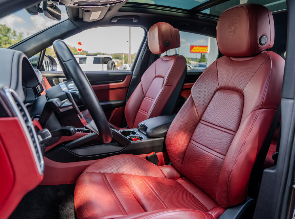 Used 2023 Porsche Cayenne AWD/4WD image 20