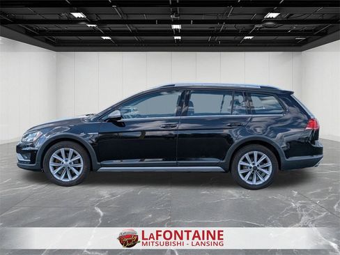 Used 2017 Volkswagen Golf Alltrack SE image 2