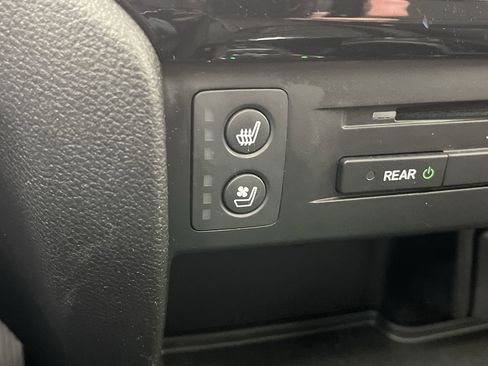 Used 2018 Honda Pilot Elite image 24