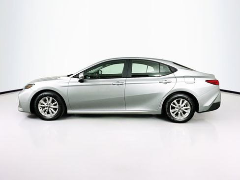 Used 2025 Toyota Camry LE image 4