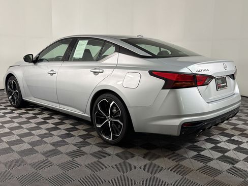 Used 2024 Nissan Altima 2.5 SR FWD image 2