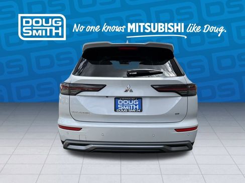 New 2025 Mitsubishi Outlander SE image 3