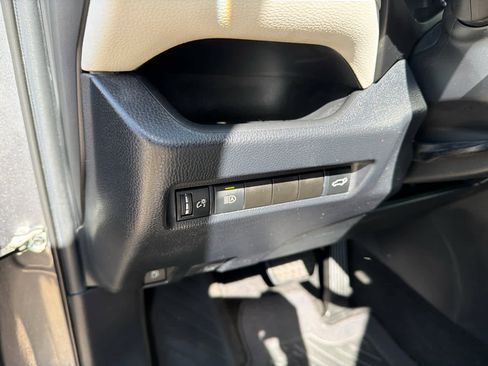 Used 2020 Toyota RAV4 XLE w/ Convenience Package AWD/4WD image 24