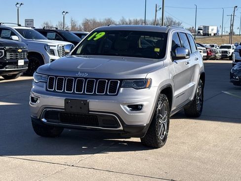 Used 2019 Jeep Grand Cherokee Limited w/ Luxury Group II image 9