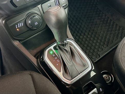 Used 2021 Jeep Renegade Latitude image 25