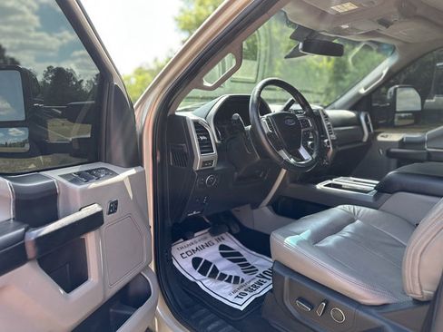 Used 2018 Ford F250 Lariat w/ Lariat Ultimate Package AWD/4WD image 9