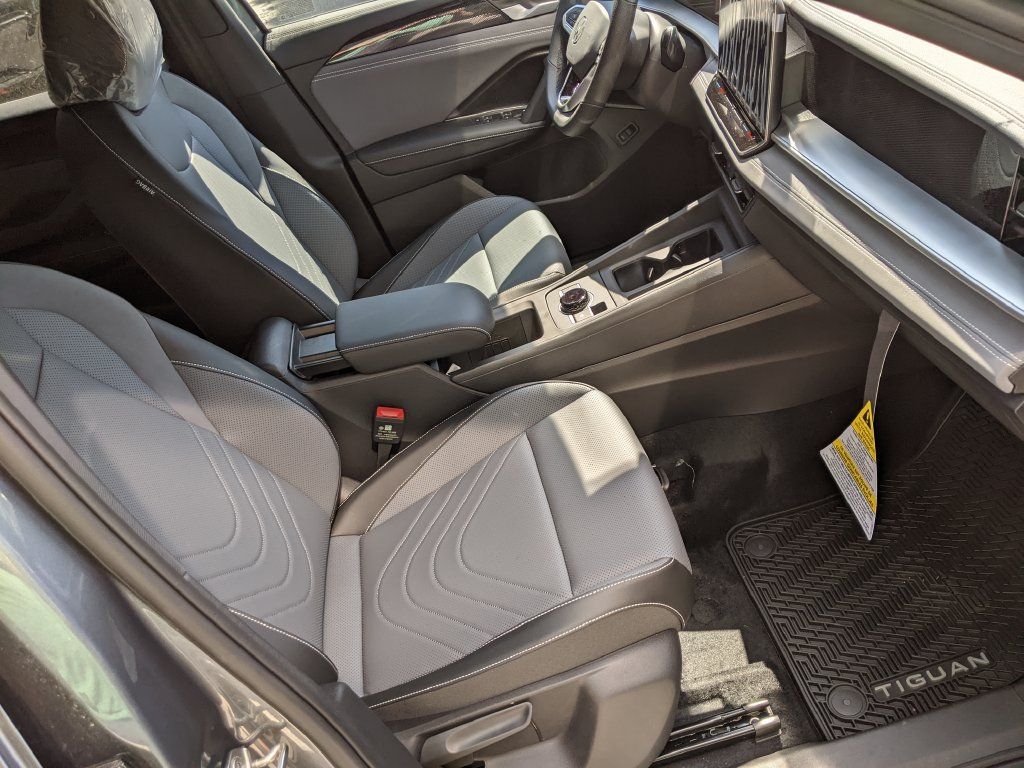 New 2026 Volkswagen Tiguan SE R-Line AWD/4WD image 22