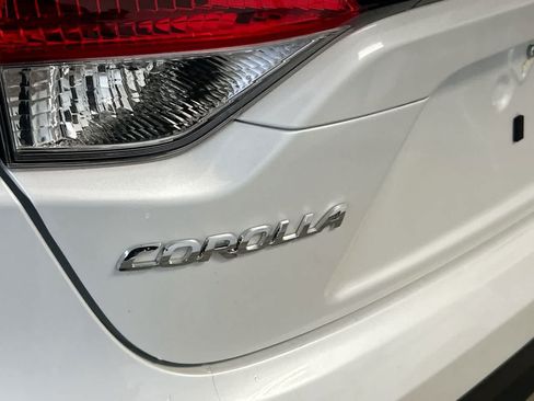 Used 2025 Toyota Corolla LE FWD image 10