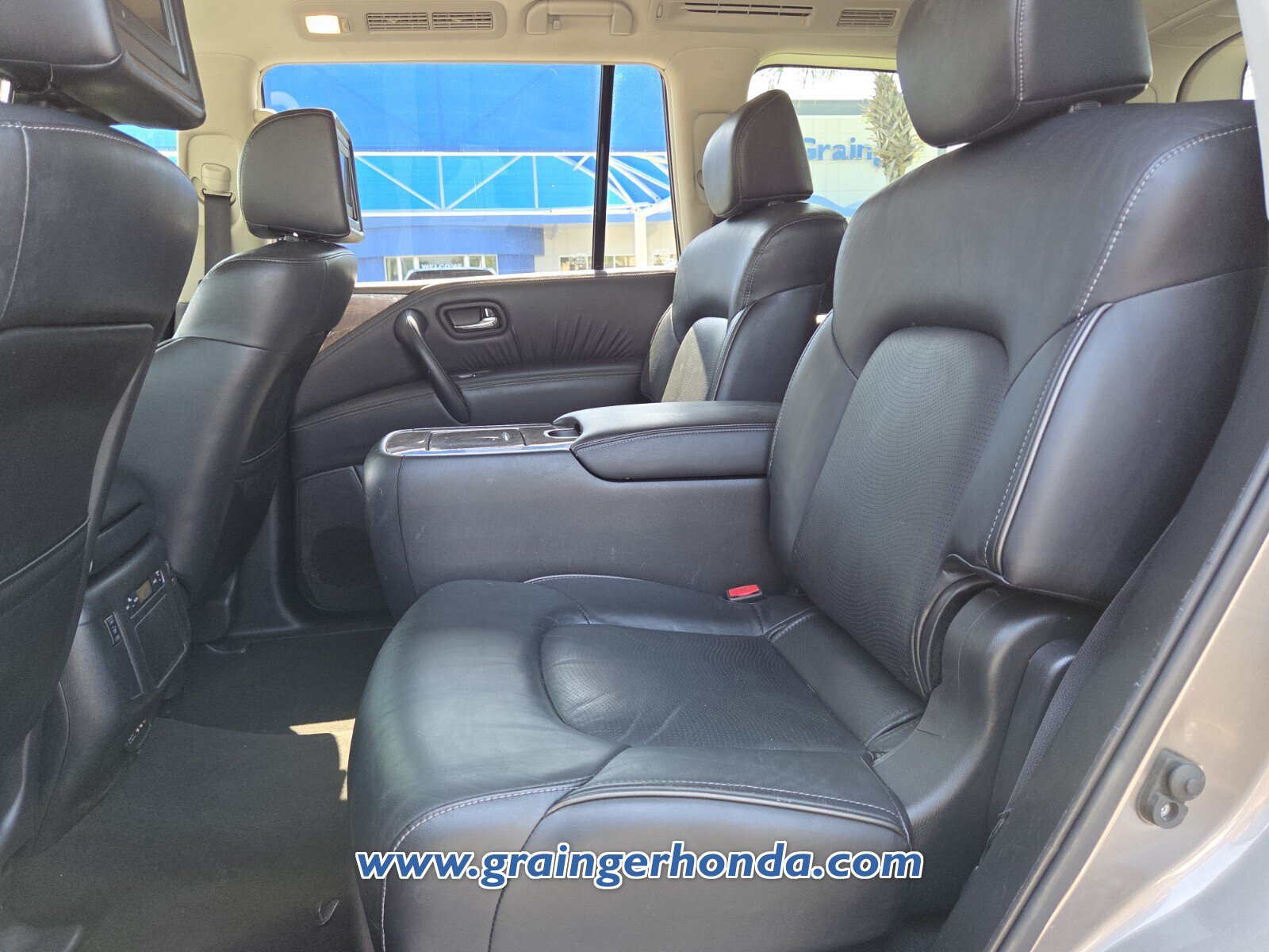 Used 2017 INFINITI QX80 2WD w/ Driver Assistance Package image 10