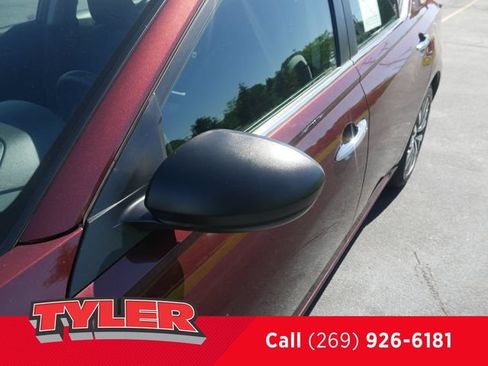 Used 2024 Nissan Altima 2.5 SV FWD image 11