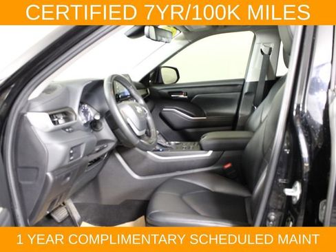 Used 2022 Toyota Highlander XLE AWD/4WD image 22