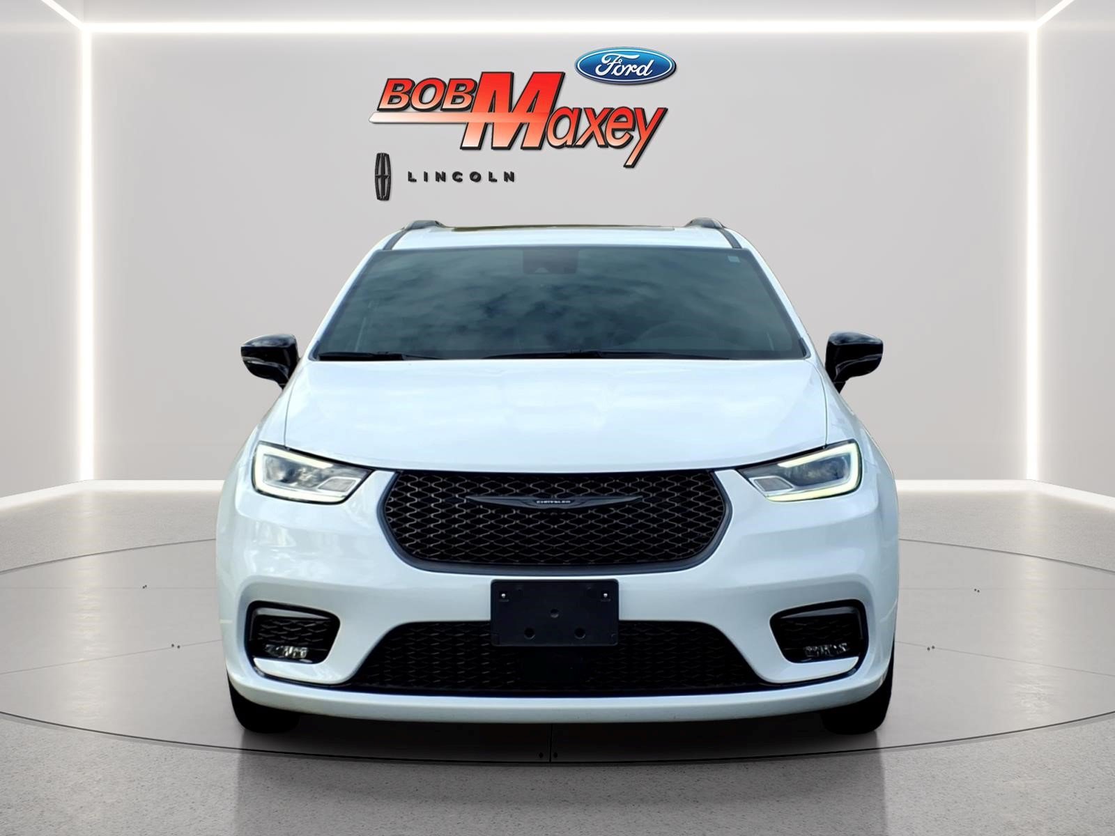 Used 2025 Chrysler Pacifica Limited FWD image 2