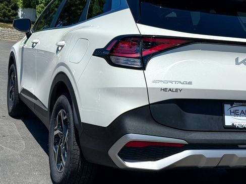 Certified 2023 Kia Sportage LX AWD/4WD image 9