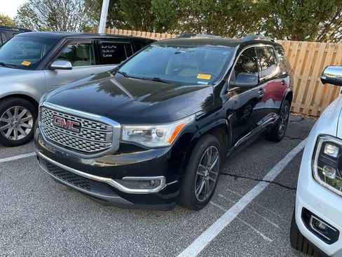 Used 2017 GMC Acadia Denali w/ Technology Package FWD image 3
