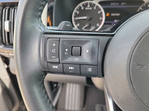 Used 2022 Nissan Pathfinder SV w/ SV Premium Package image 17