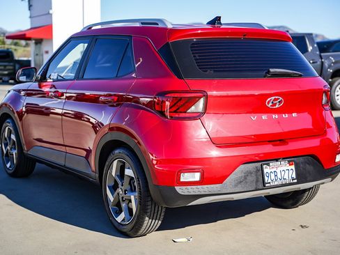 Used 2022 Hyundai Venue Limited w/ Cargo Package image 9
