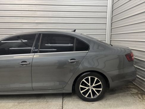 Used 2017 Volkswagen Jetta SE image 5