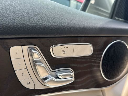 Used 2019 Mercedes-Benz GLC 300 4MATIC image 14