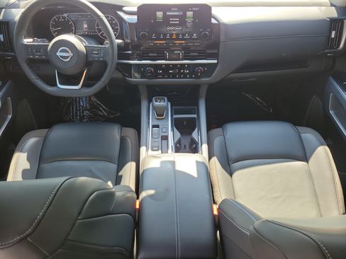 Certified 2025 Nissan Pathfinder SL w/ SL Premium Package FWD image 20