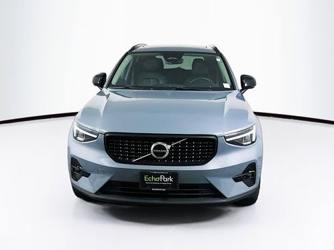 Used 2023 Volvo XC40 B4 Ultimate FWD image 2