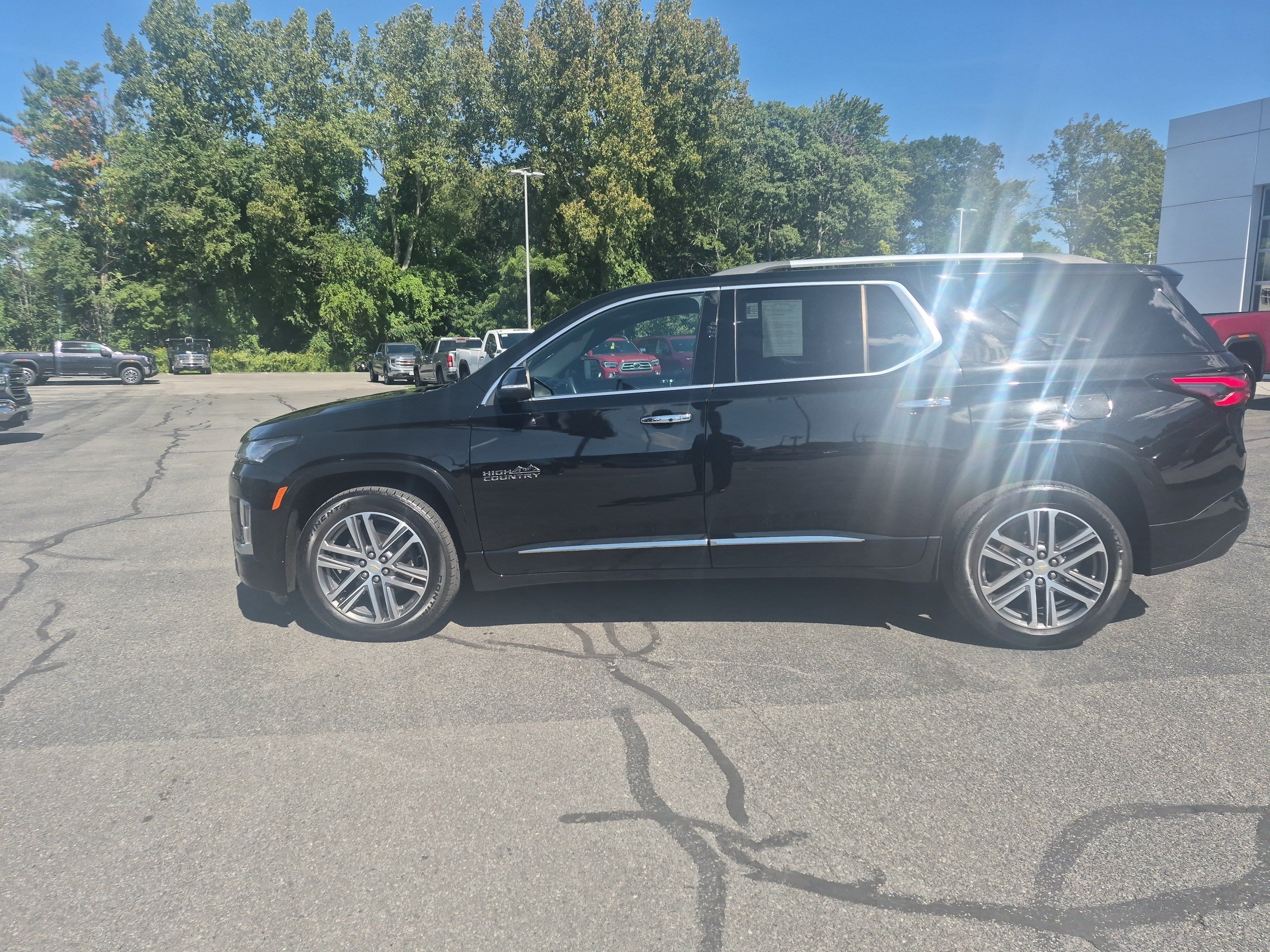 Used 2023 Chevrolet Traverse High Country w/ LPO, Floor Liner Package AWD/4WD image 2