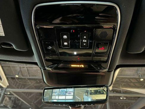 Used 2023 Land Rover Range Rover Sport SE Dynamic image 23