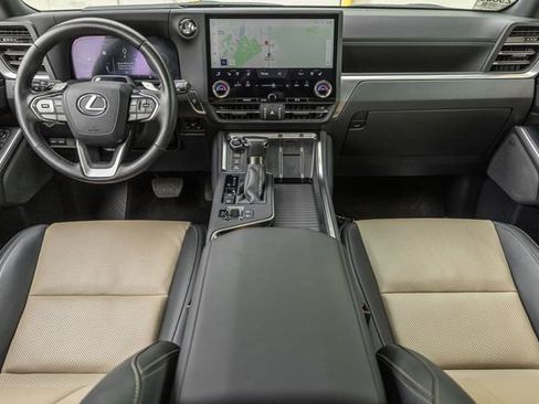 Used 2025 Lexus GX 550 w/ Accessory Package (32) AWD/4WD image 6