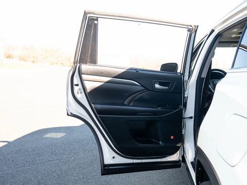 Used 2017 Toyota Highlander Limited image 44