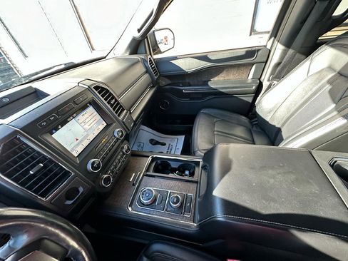 Used 2018 Ford Expedition Limited AWD/4WD image 19