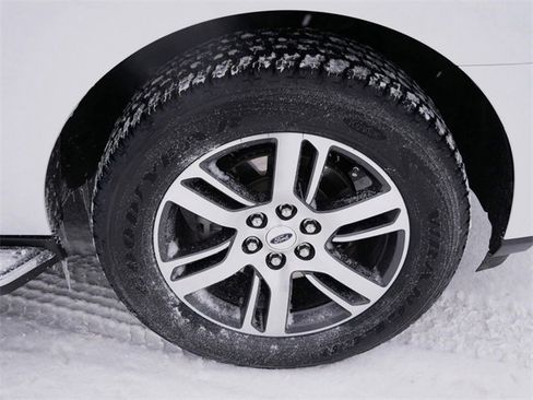 Used 2023 Ford Expedition Limited image 7